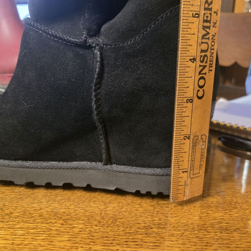 UGG Black Winter Boots with Suede Exterior - Picture 4 of 13